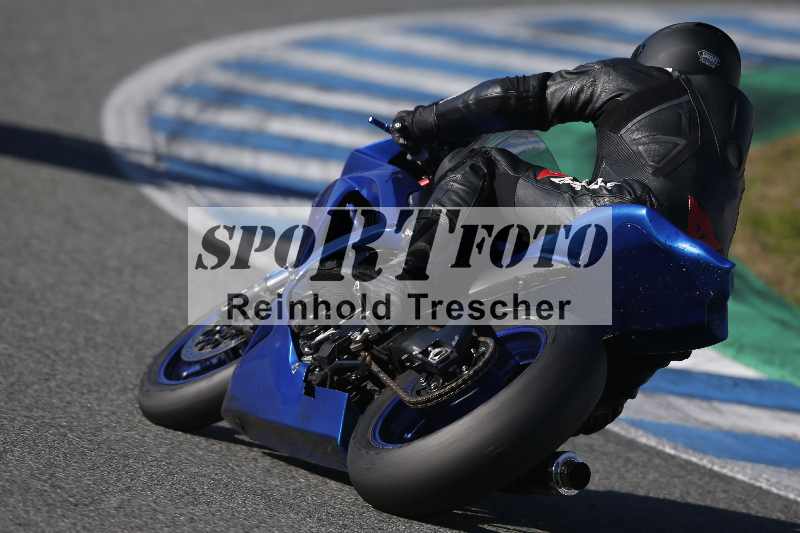 /Archiv-2024/02 29.01.-02.02.2024 Moto Center Thun Jerez/Gruppe gruen-green/backside